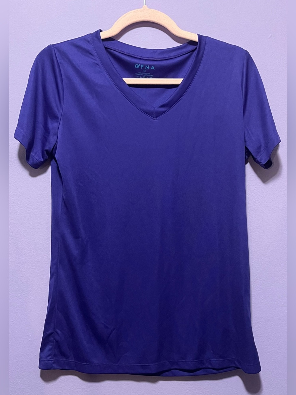 NWT Opna Short Sleeve Moisture Wicking Athletic V- Neck Tee in Purple - Sz M